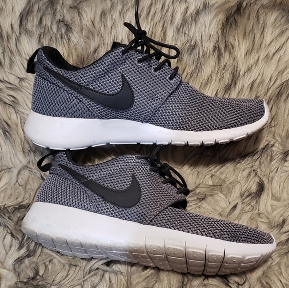 dark gray nike shoes